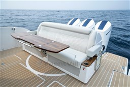 Tiara 48LE cockpit dinette