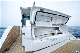 Tiara 48LE transom detail