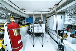 Tiara 48LE engine room detail