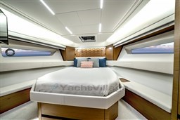 Tiara 48LE master cabin