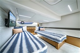 Tiara 48LE guest cabin