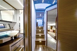 Tiara 48LE interiors