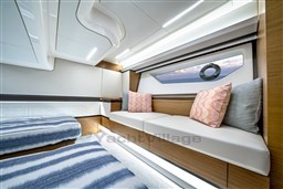 Tiara 48LE guest cabin detail