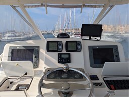 Tiara 3900 Conv. Helm station