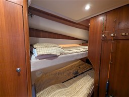 Tiara 3900 Conv. guest cabin