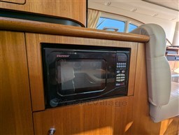 Tiara 3900 Conv. Galley detail