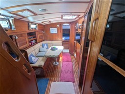 Sabre 42 Express lower dinette