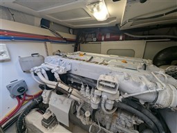 Sabre 42 Express engine detail