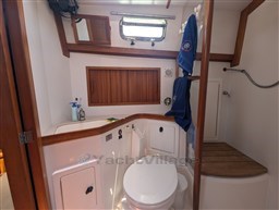 Sabre 42 Express bathroom