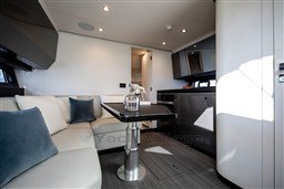 Azimut Verve 48 dinette