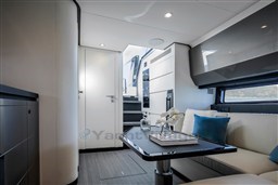 Azimut Verve 48 dinette detail