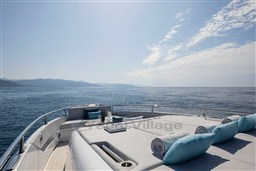 Azimut Verve 48 bow area