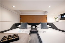 Azimut Verve 48 guest cabin