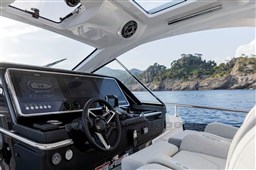 Azimut Verve 48 helm