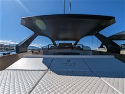 Apex 60 aft sunpad