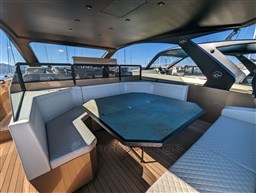 Apex 60 cockpit dinette