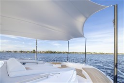 Tiara EX54 bow sunshade