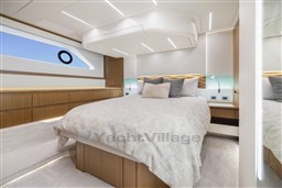 Tiara EX54 owner's cabin