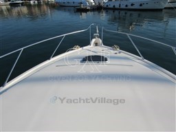 Tiara 5800 Sovran, fwd deck