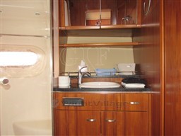 Tiara 5800 Sovran, guest head