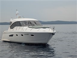 Tiara 5800 Sovran bow view