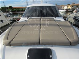 Tiara 5800 Sovran, fwd sunpad