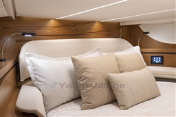 Tiara 56LS owner's cabin detail