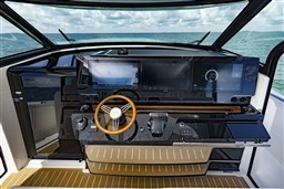 Tiara 56LS helm station