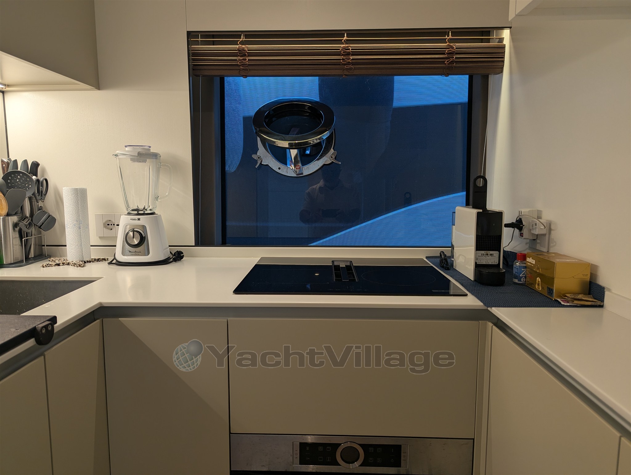 {I}Galley