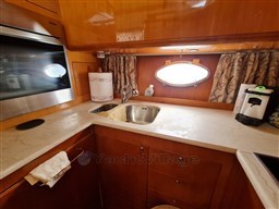 Uniesse 55 MY, galley