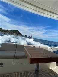 Uniesse 55 MY, cockpit detail