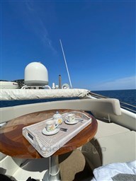 Uniesse 55 MY, Fly detail