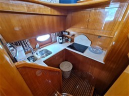 Uniesse 55 MY, galley view