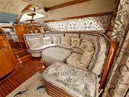 Uniesse 55 MY, salon detail