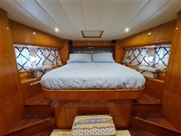 Uniesse 55 MY, owner's stateroom