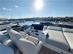 Azimut 53 Fly helm station