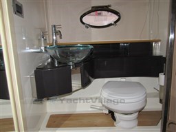 Atlantis 50, master bathroom