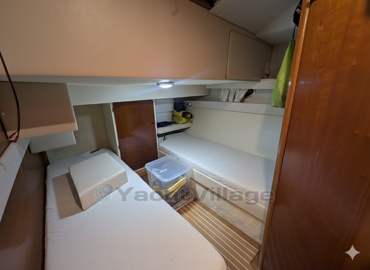 AZ 35 Fly guest cabin