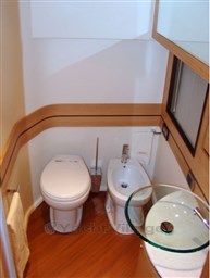 Abacus 62 bathroom