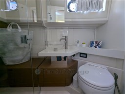 Bluegame 42 bathroom