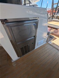 Bluegame 42 cockpit ice maker