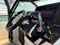 Saxdor 320 GTO Helm console detail