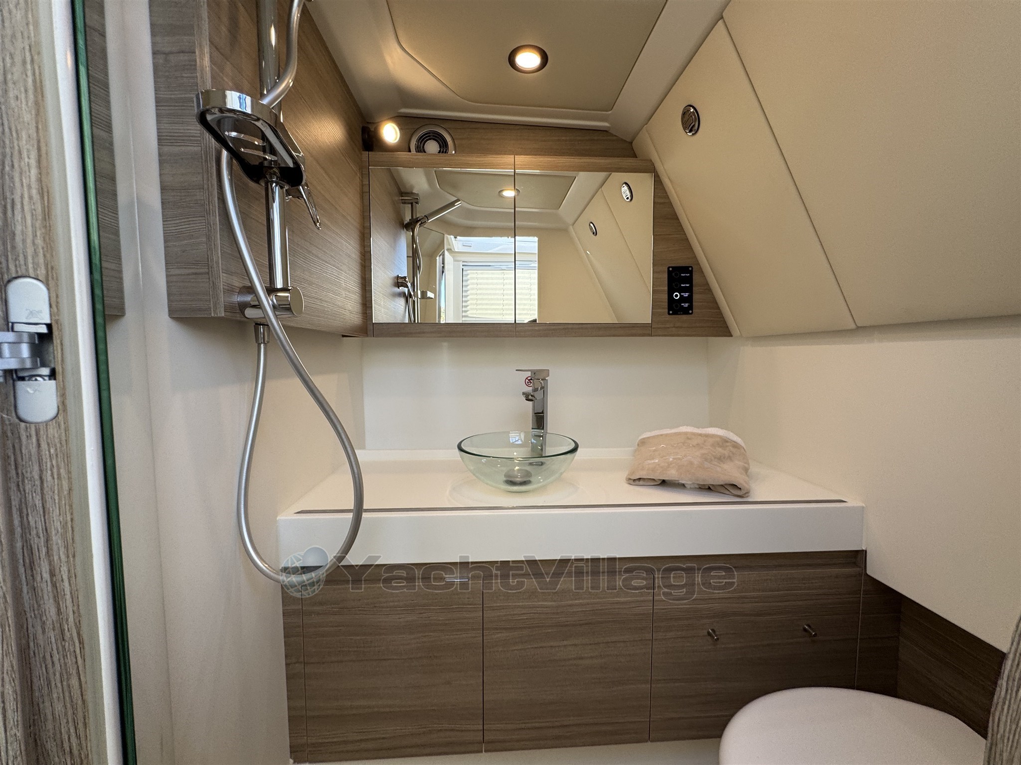 {I} 19 - saxdor 400 bagno