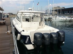 Intrepid 475 SY stern view