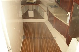 Intrepid 475 SY cabin