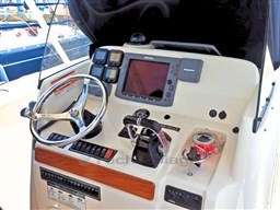 Pursuit 310 Sport Helm Station