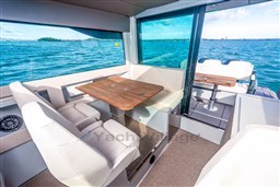 Saxdor 320 GTC salon to aft