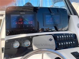 Boston 28 Outrage helm