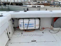 Boston 28 Outrage cockpit details