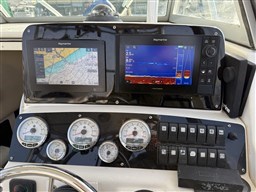 Boston 28 Outrage helm detail